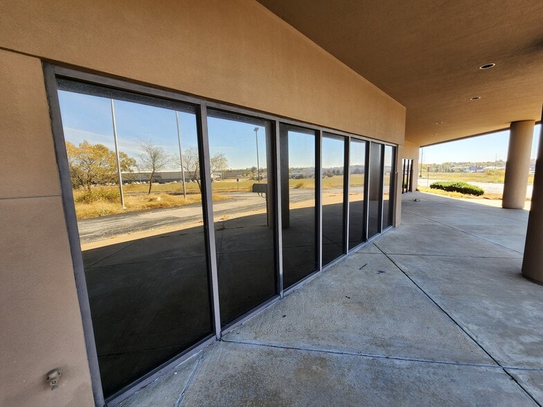 More Photos Of 5557 Nashville Rd, Bowling Green Manufacturing For Lease