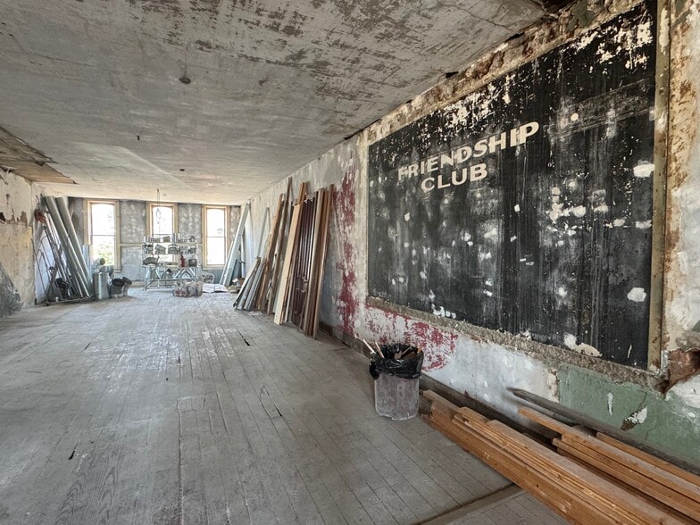 More Photos Of 725 Main St, Lafayette Storefront For Sale