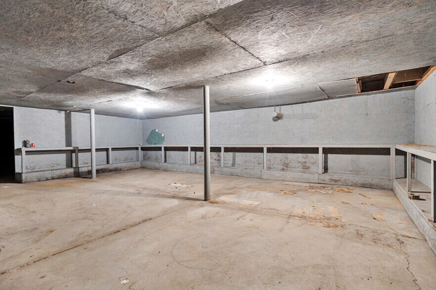 More Photos Of 3000 W Diversey Ave, Chicago General Retail For Sale