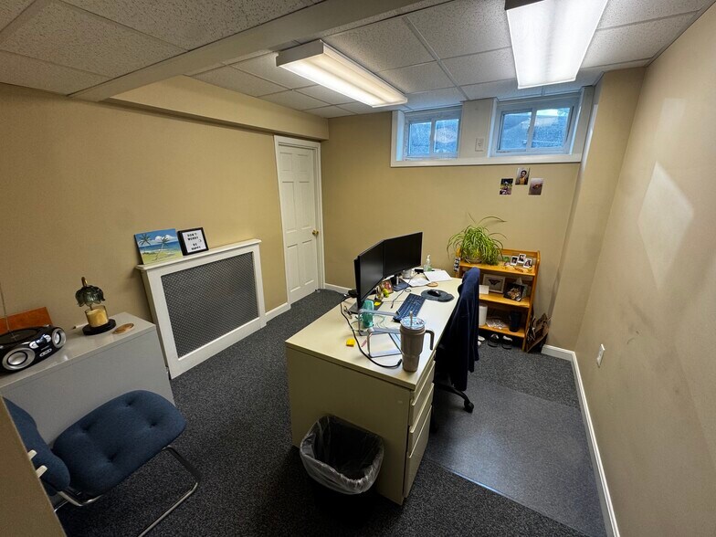 More Photos Of 10 Institute Rd, Worcester Office For Lease