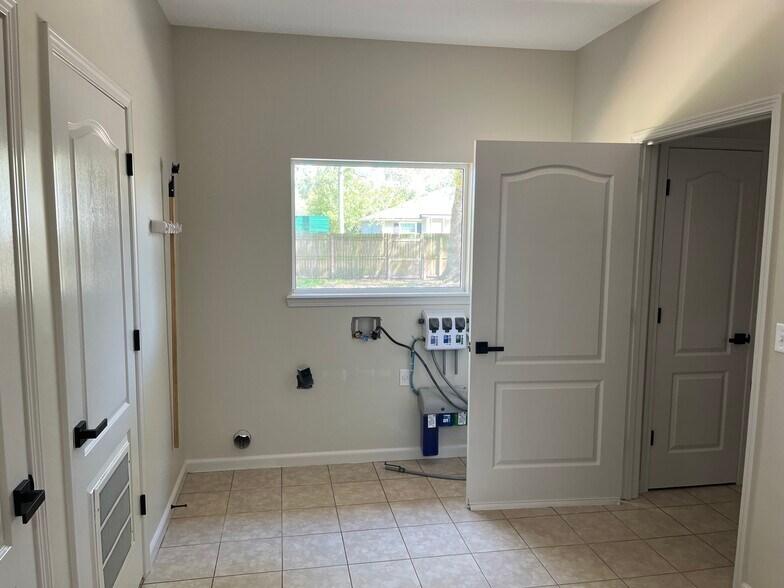 More Photos Of 8141 Ramona Blvd, Jacksonville Medical For Lease