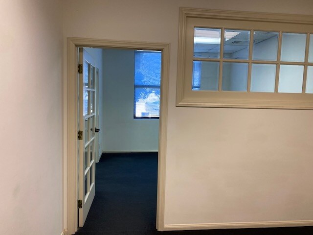 More Photos Of 2510 Main St, Santa Monica General Retail For Sale