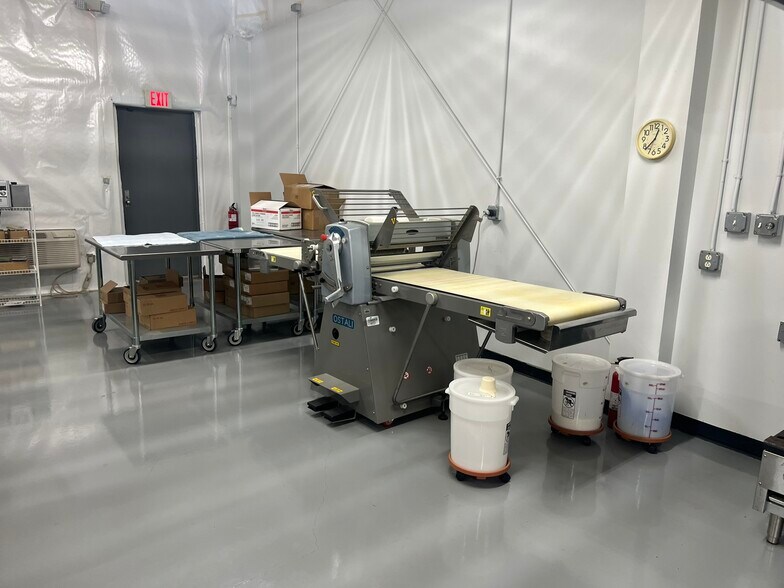 More Photos Of 5107 Unicon Dr, Wake Forest Warehouse For Sale