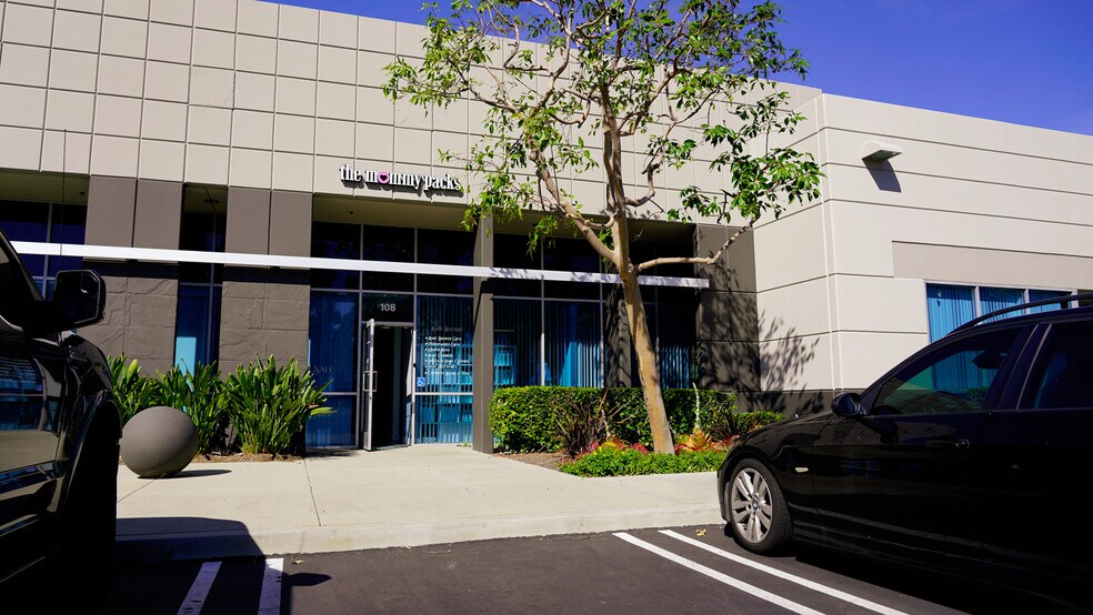 More Photos Of 21092 Bake Pky, Lake Forest Warehouse For Lease