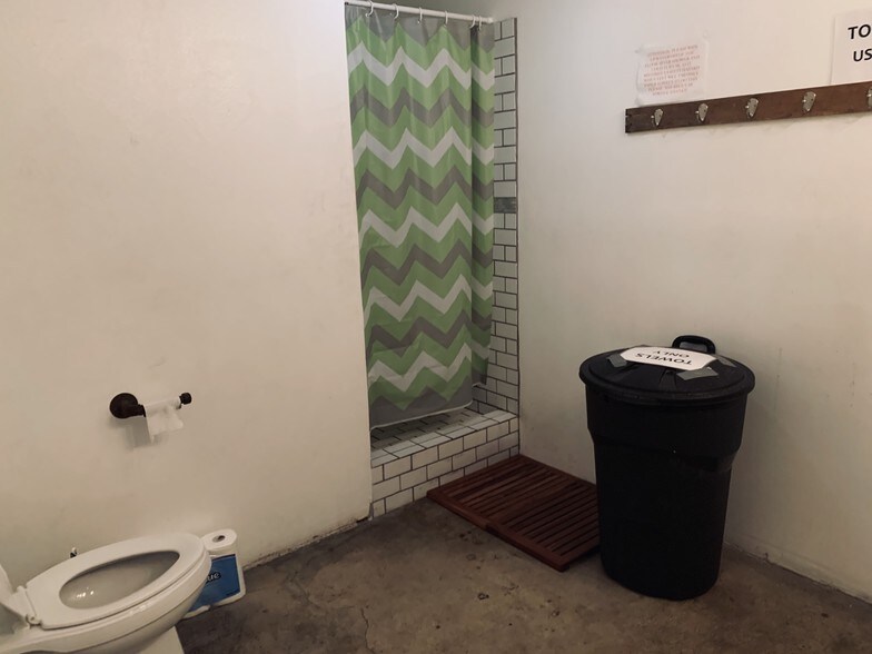 More Photos Of 5119 W Sunset Blvd, Los Angeles General Retail For Lease