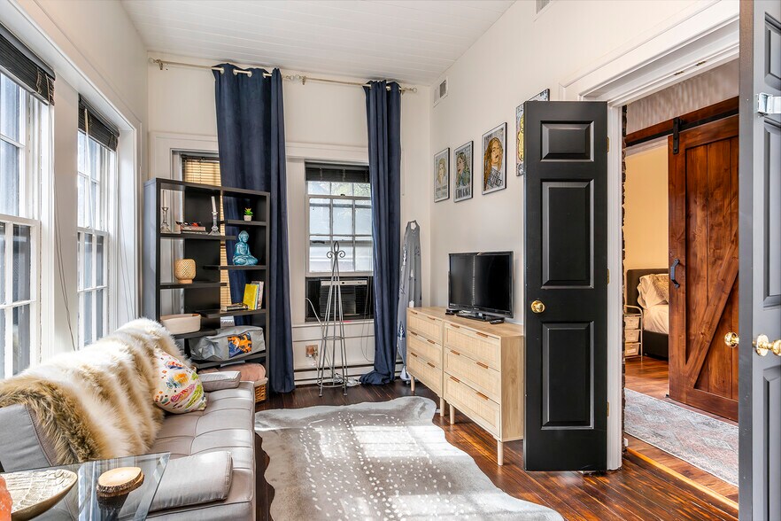 More Photos Of 302 W High St, Lexington Office Residential For Sale