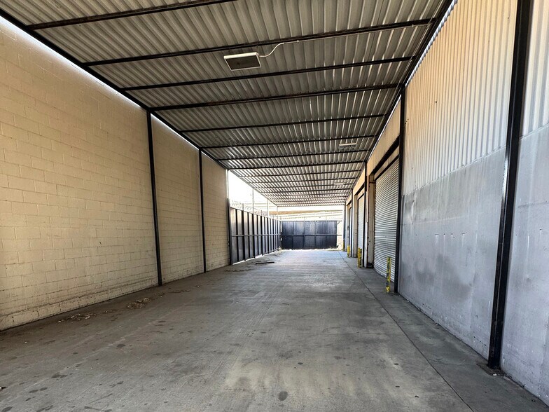 More Photos Of 1705 E Hooper Ave, Los Angeles Warehouse For Sale