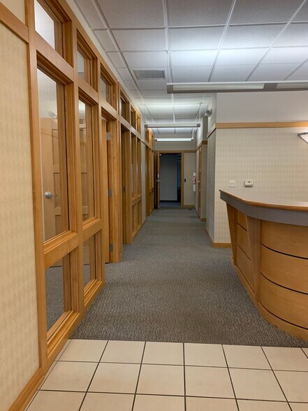 More Photos Of 905-909 S Taylor Dr, Sheboygan Office For Lease
