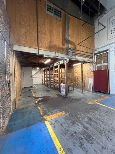 More Photos Of 58 Pulaski St, Peabody Manufacturing For Lease