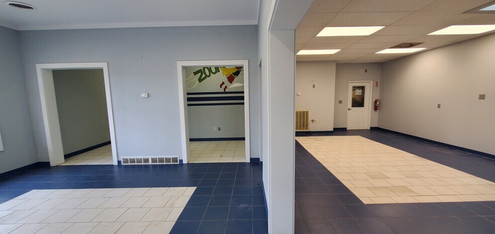 More Photos Of 657-673 E Broadway Blvd, Jefferson City Office For Lease