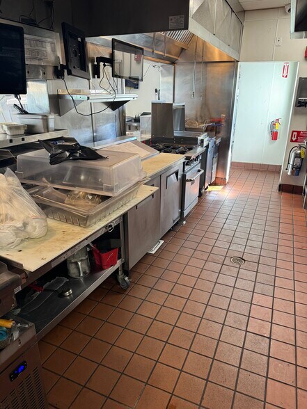 More Photos Of 6247 Day St, Riverside Fast Food For Lease
