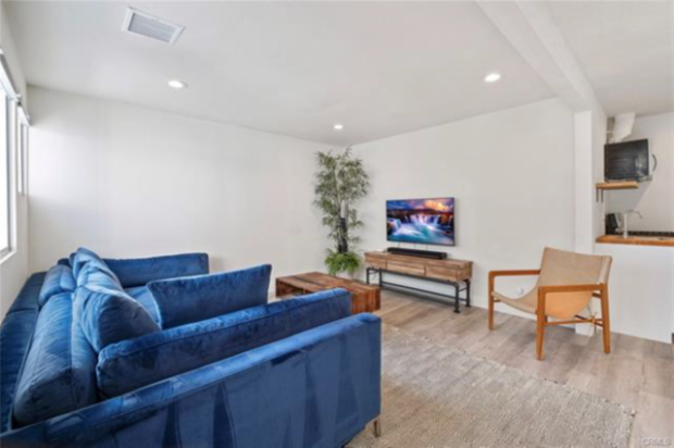 More Photos Of 555 E 3rd St, Long Beach Loft Creative Space For Sale