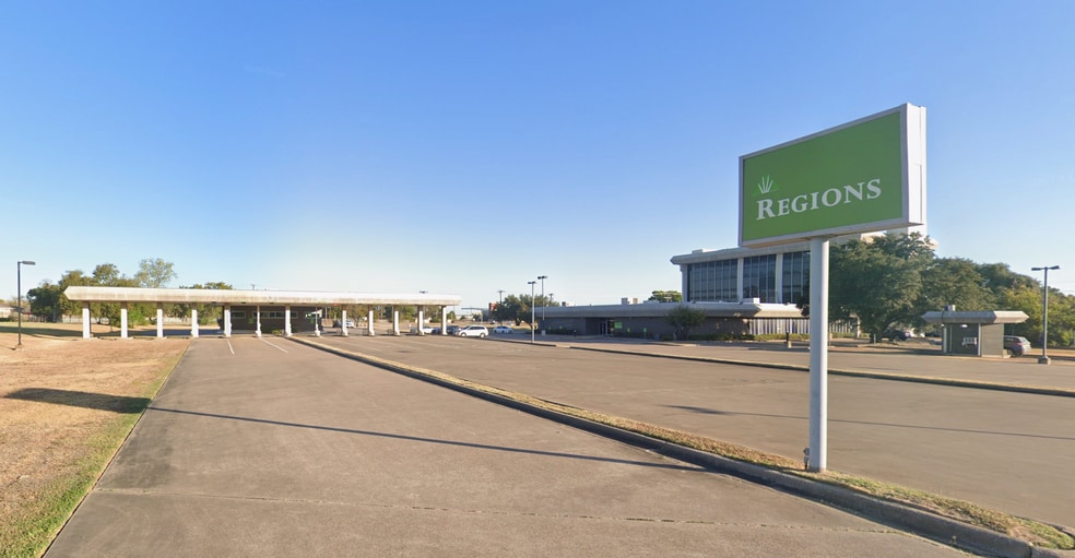 More Photos Of 1425 N Dallas Ave, Lancaster Office For Sale