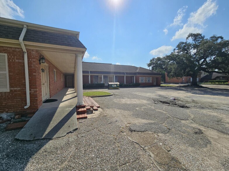 More Photos Of 1027 Main St, Pasadena Medical For Sale