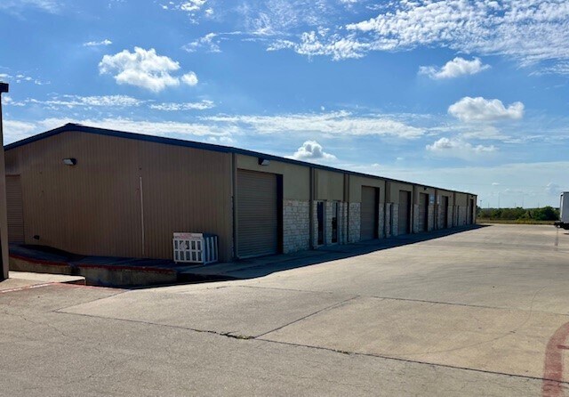 More Photos Of 4701 Priem Ln, Pflugerville Light Distribution For Lease