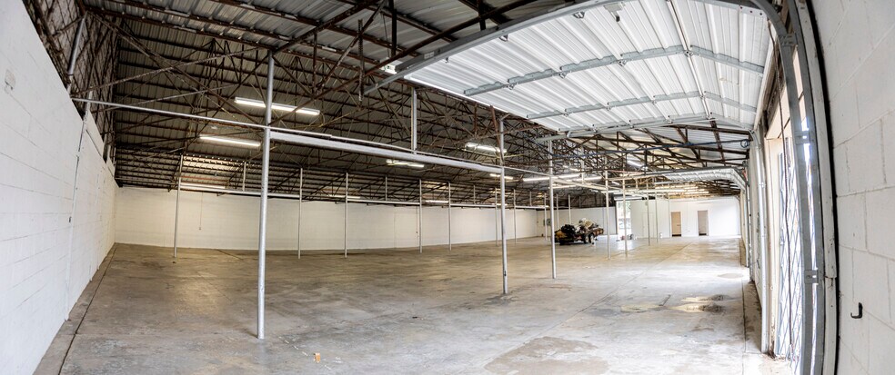 More Photos Of 109 Industrial Blvd, Austin Warehouse For Lease