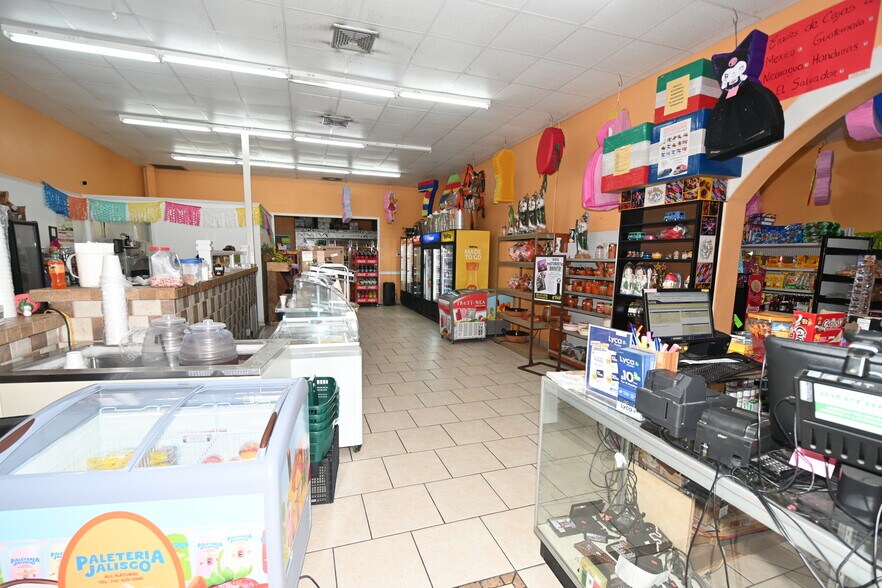 More Photos Of 749 S Central Ave, Umatilla Storefront For Sale