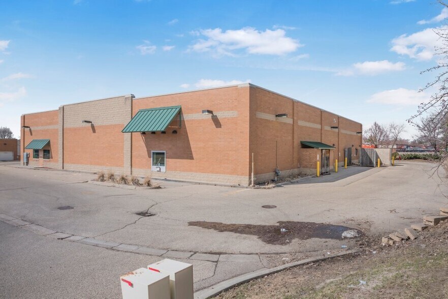 More Photos Of 4205-4225 Egan Dr, Savage Drugstore For Sale