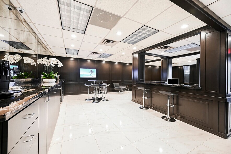 More Photos Of 630 S 3rd St, Las Vegas Office For Sale