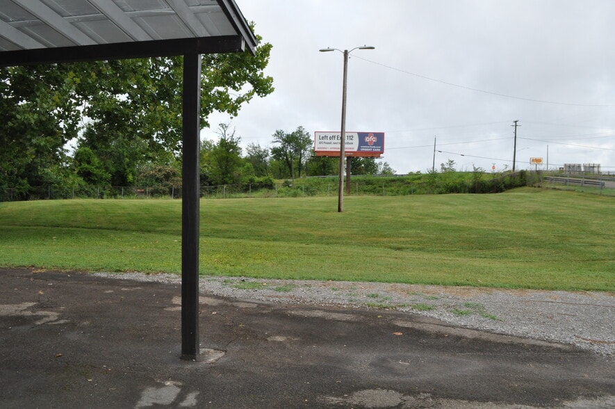 More Photos Of 4701 Hubbs Ln, Knoxville Office For Sale