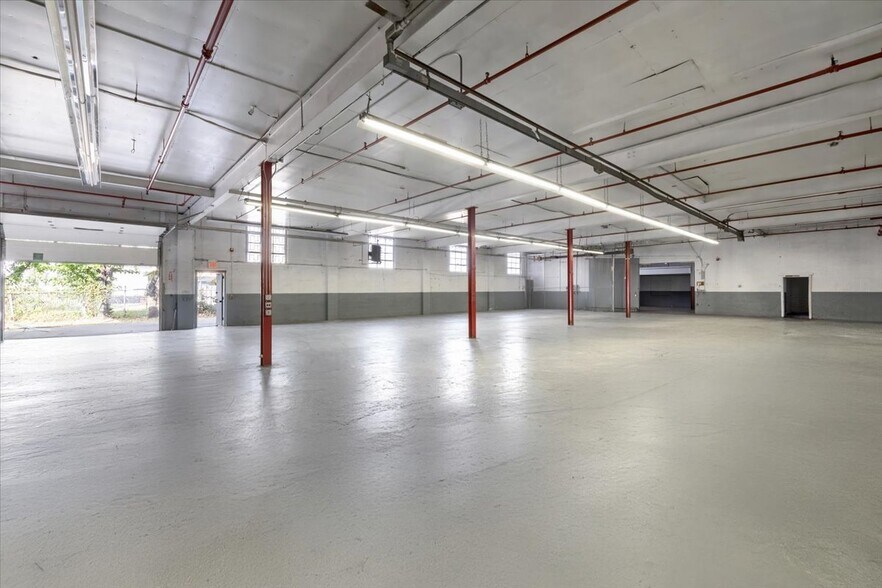 More Photos Of 390-400 Railroad Ave, Hackensack Warehouse For Lease
