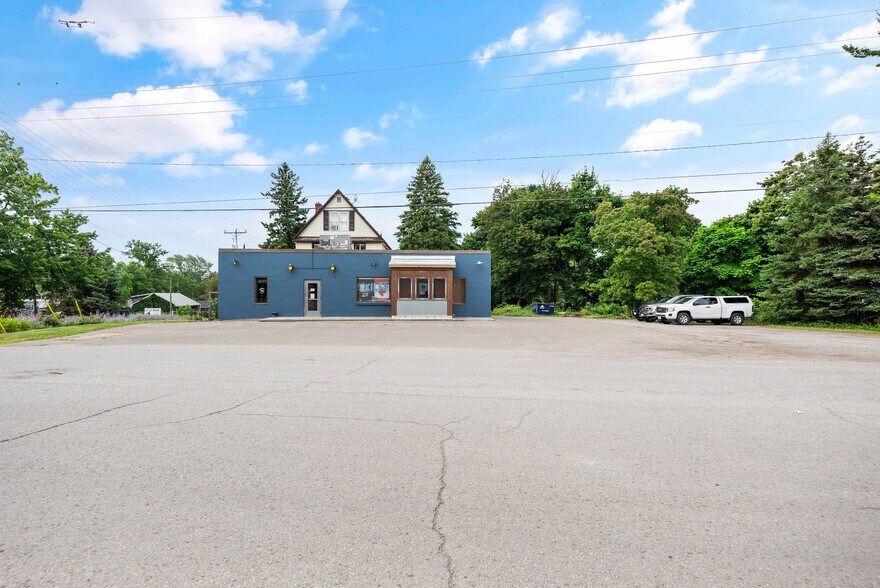 More Photos Of 3879 Rebstock Rd, Fort Erie Storefront Retail Residential For Sale