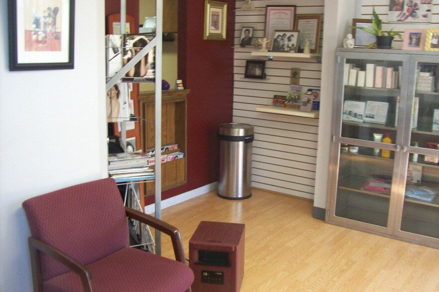 More Photos Of 23030 Mooney St, Farmington Medical For Lease