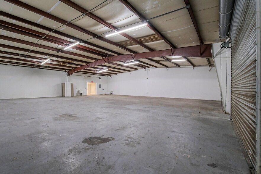More Photos Of 440 Plumosa Ave, Casselberry Warehouse For Lease