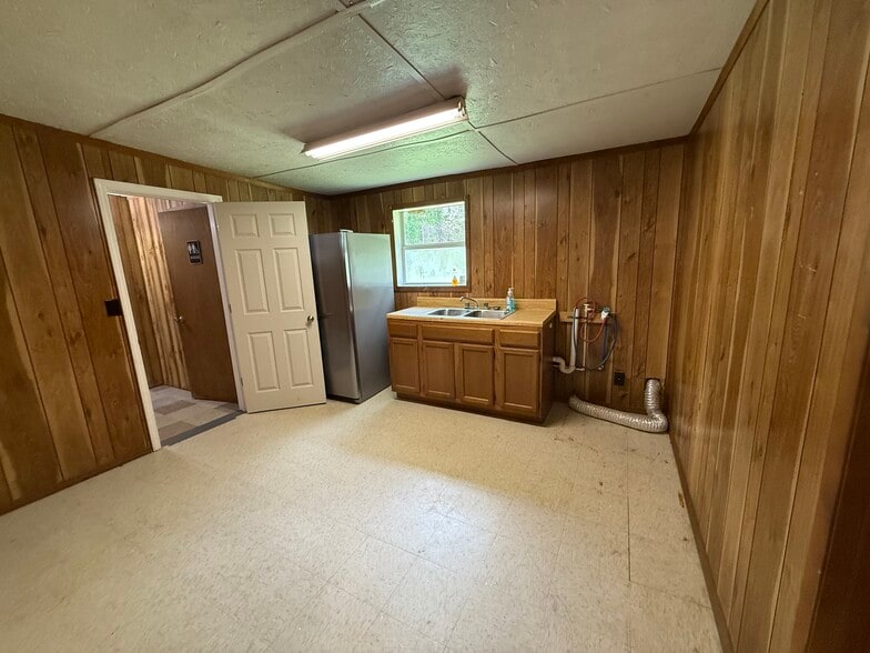 More Photos Of 1074 S Main St, Crossville Office Residential For Sale