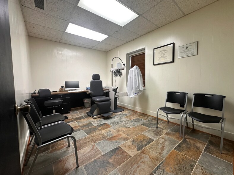 More Photos Of 2702 Shepherd St, Abilene Office For Sale