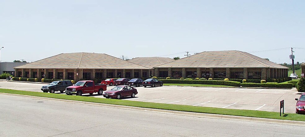 More Photos Of 6800 Manhattan Blvd, Fort Worth Medical For Lease