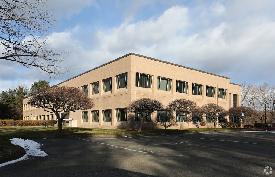 More Photos Of 7 McKee Pl, Cheshire Office For Lease