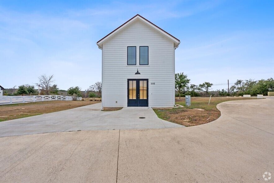 More Photos Of 1006 Frost Ave, Driftwood Loft Creative Space For Sale