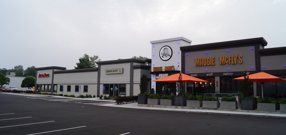 More Photos Of 195 Federal Rd, Brookfield General Retail For Lease