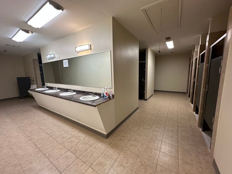 More Photos Of 8700 S County Road 1210, Midland Manufacturing For Sale