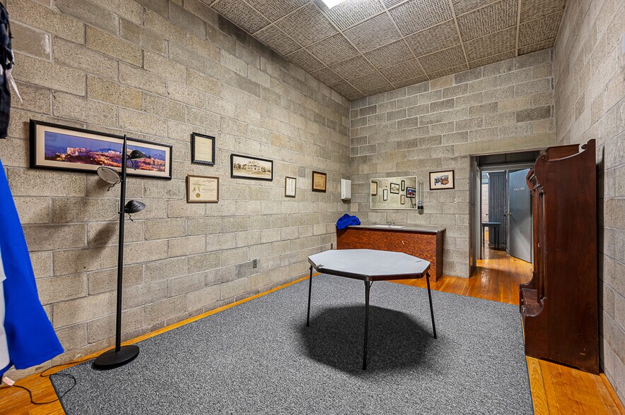 More Photos Of 27 Brandes St, Webster Office For Sale
