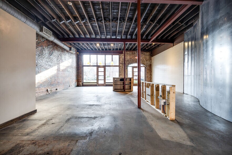 More Photos Of 1437 Market St, Chattanooga Storefront For Lease