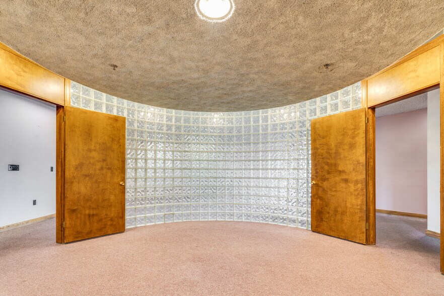 More Photos Of 66 Concord St, North Reading Light Distribution For Lease