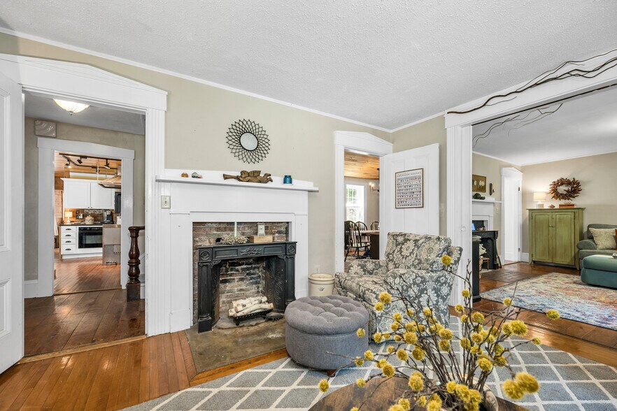 More Photos Of 521 Calef Hwy, Epping Specialty For Sale