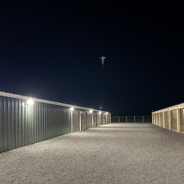 More Photos Of 147 N Pricetown Rd, Diamond Self Storage For Sale