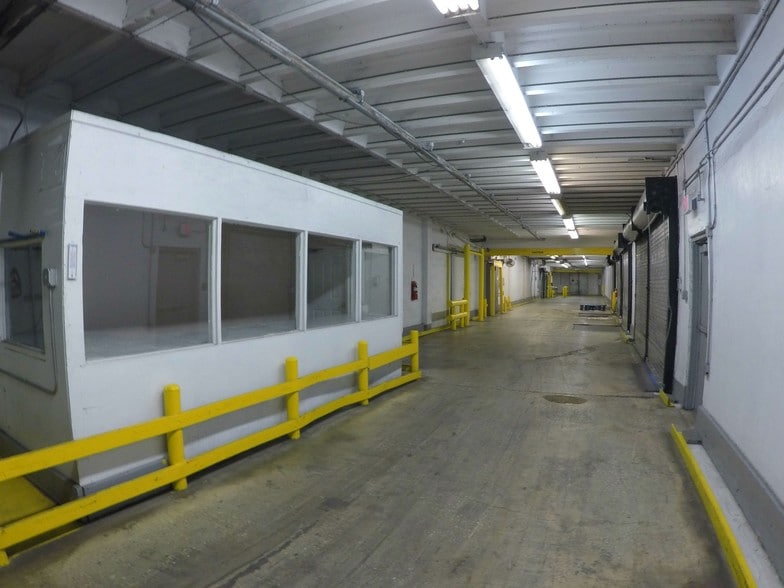 More Photos Of 501 NE 183 St, Miami Refrigeration Cold Storage For Lease