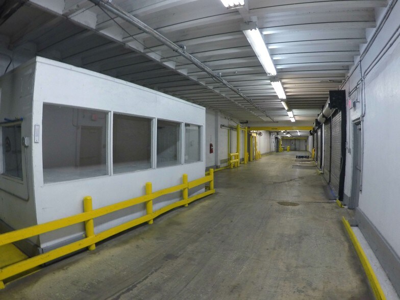 More Photos Of 501 NE 183 St, Miami Refrigeration Cold Storage For Sale