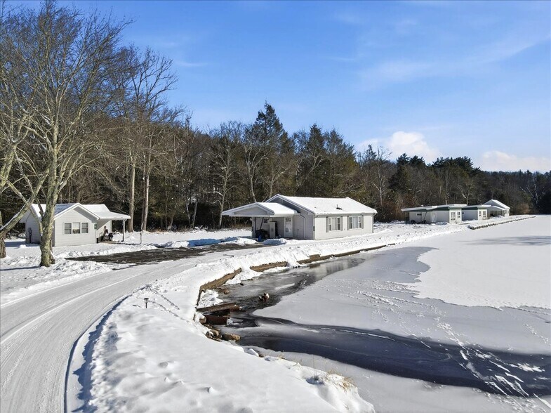 More Photos Of 306 Merwinsburg Rd, Effort Apartments For Sale