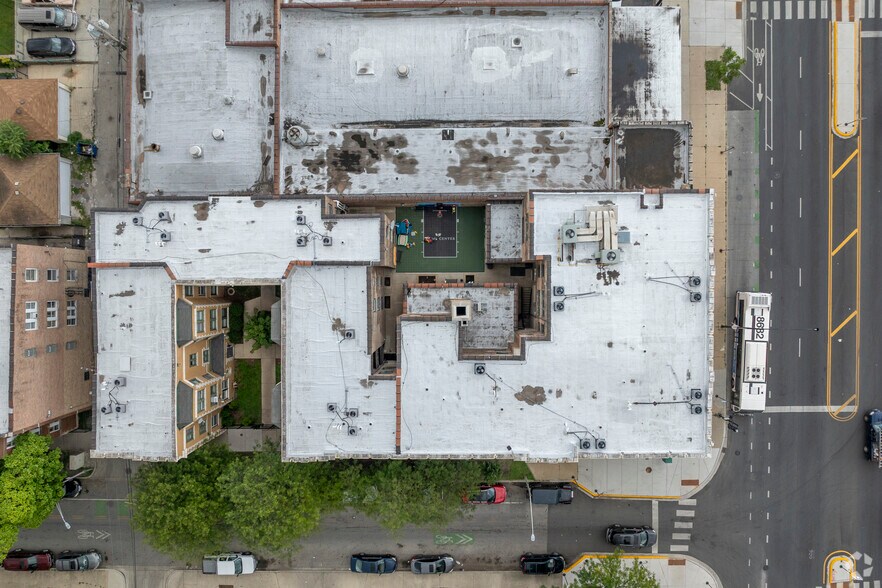 More Photos Of 4952 W Madison St, Chicago Multifamily For Sale