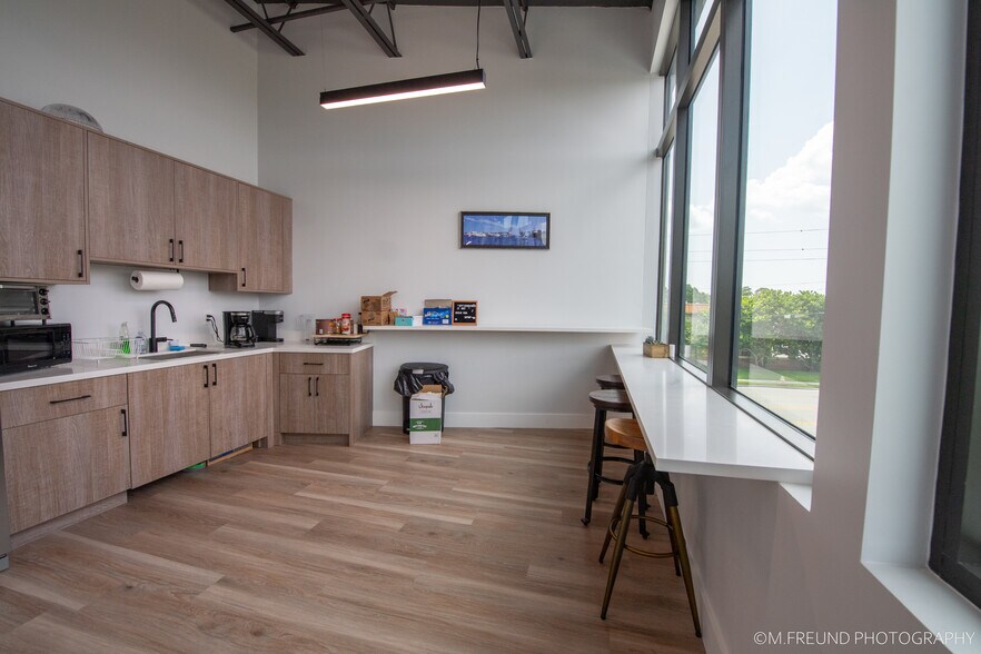 More Photos Of 1985 N Andrews Ave, Wilton Manors Freestanding For Lease