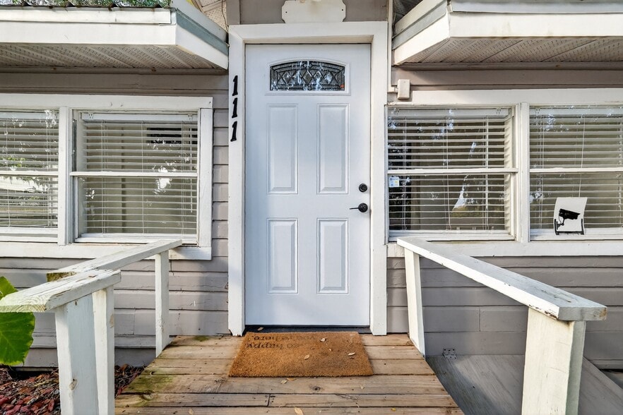 More Photos Of 111 E Lady Lake Blvd, Lady Lake Office For Lease