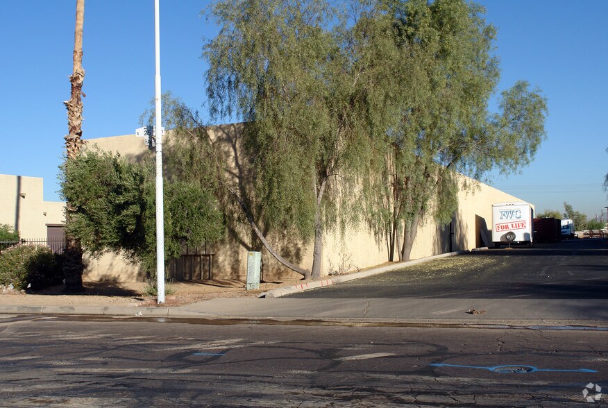 More Photos Of 2450 E Chambers St, Phoenix Warehouse For Lease