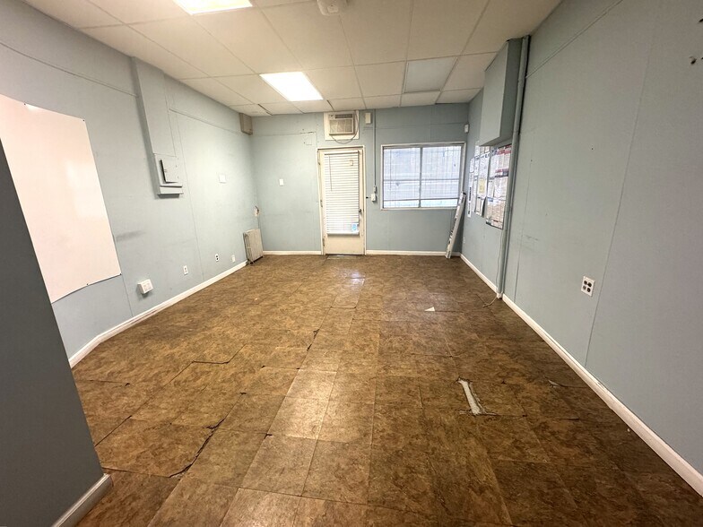 Primary Photo Of 3134 14th St, Long Island City Office For Lease