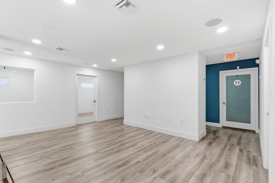 More Photos Of 7311 SW 59th Ct, South Miami General Retail For Lease