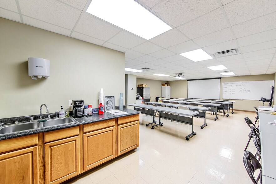 More Photos Of 1711 Dunn St, Houma Service For Lease